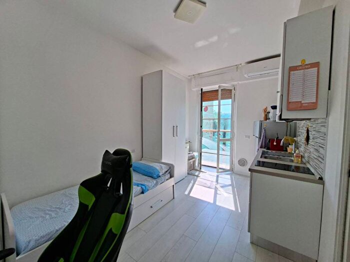 Appartamento monolocale in affitto in Via Bordighera, Famagosta, Milano