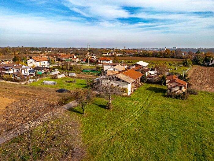 Casa con 15 locali in vendita in Via Giovanni Giolitti, Vignolo