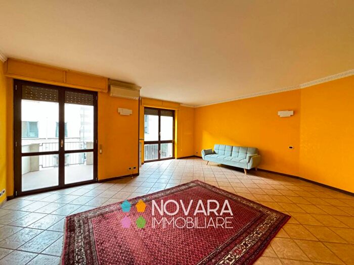 Appartamento trilocale in affitto in Viale Roma, Sacro Cuore, Novara