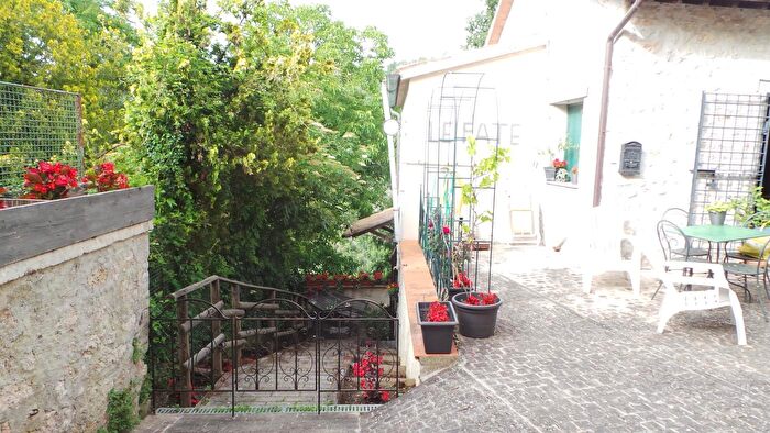 Appartamento in affitto in Via Giuseppe Garibaldi, Sellano