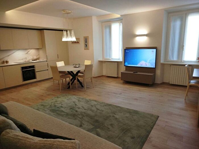 Appartamento trilocale in affitto in Via della Moscova, Moscova, Milano