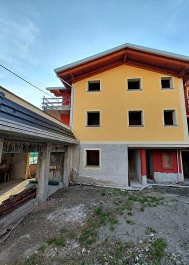 Casa con 6 locali in vendita in Edolo