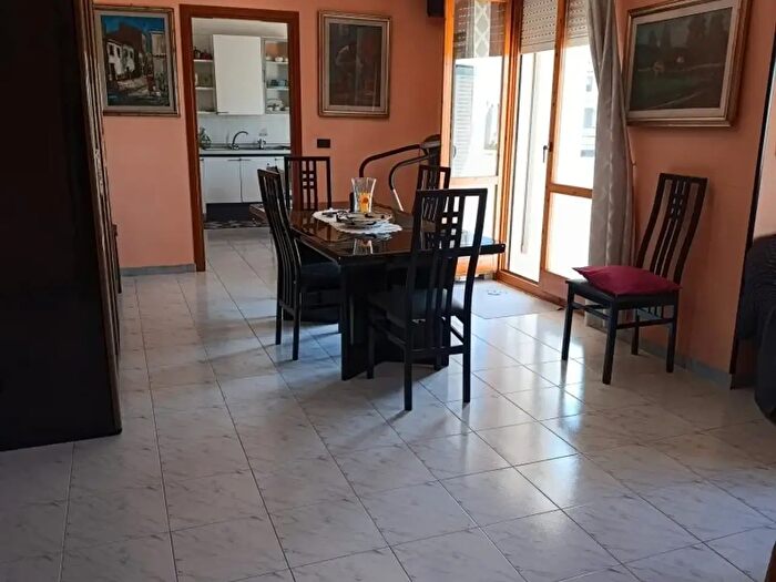 Appartamento con 6 locali in vendita in Via Saragat, Sassari