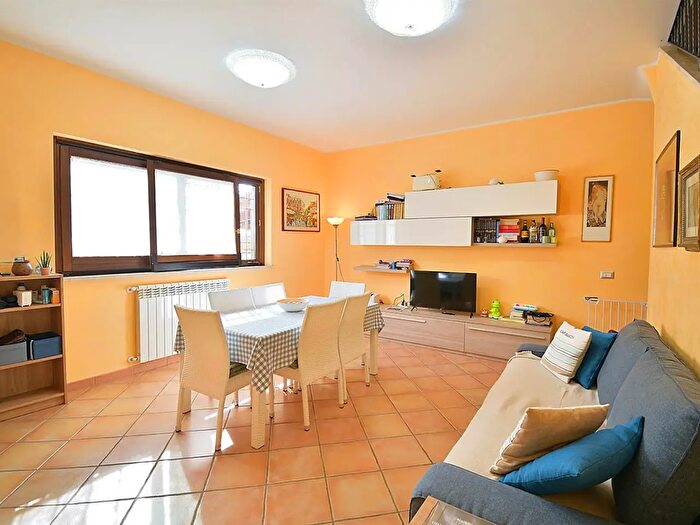 Casa con 5 locali in vendita in Via Numana, Fiumicino