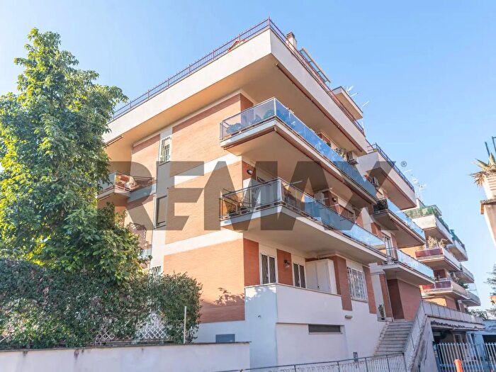 Appartamento trilocale in vendita in Via di Vigna Consorti, Roma