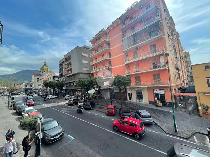 Appartamento trilocale in vendita in Via Alcide De Gasperi, Torre Del Greco