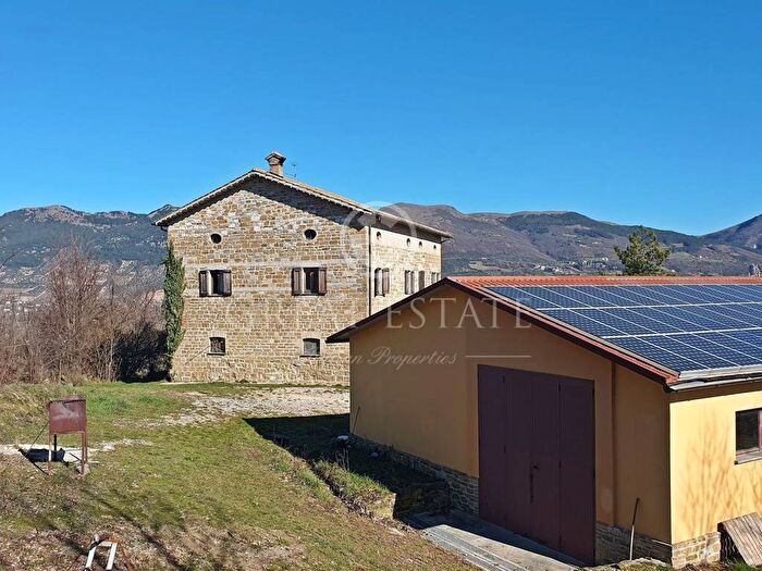 Casa con 6 locali in vendita in Gubbio