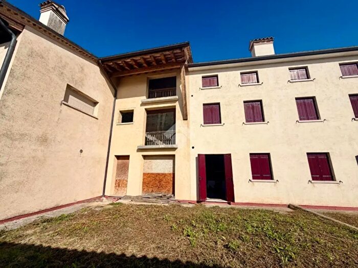 Casa quadrilocale in vendita in Via Croce, Pieve del Grappa