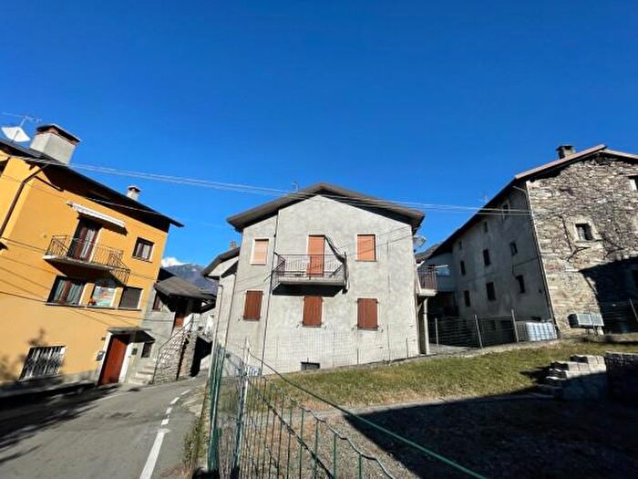 Appartamento con 5 locali in vendita in Via Coseggio, Talamona