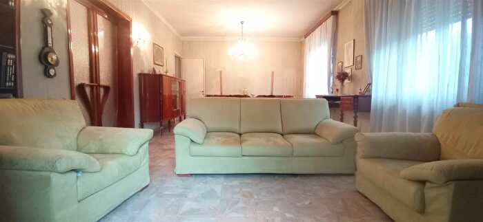 Appartamento con 7 locali in vendita in Pistoia, Pistoia