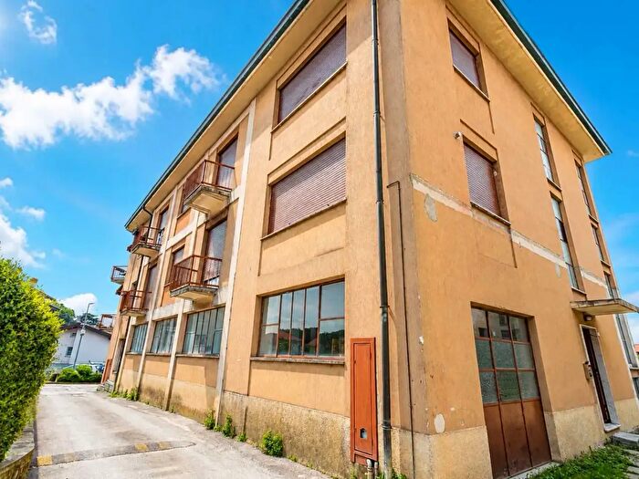 Casa con 8 locali in vendita in Via Lega Lombarda, Capiago Intimiano