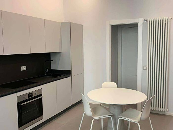 Appartamento monolocale in affitto in Via Solferino, Moscova, Milano