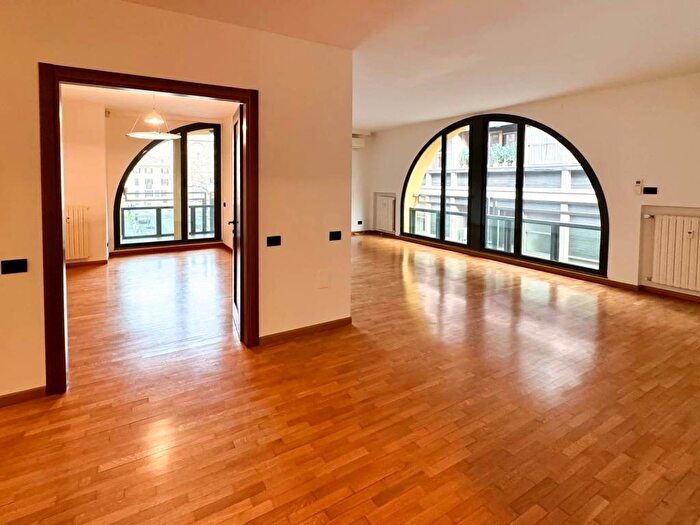 Appartamento con 5 locali in affitto in Piazza San Simpliciano, Lanza, Milano