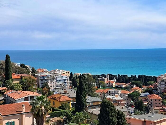 Appartamento con 6 locali in vendita in Sanremo