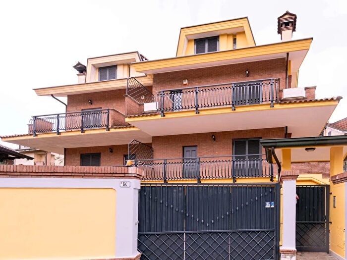 Casa con 7 locali in vendita in Via degli Aurunci, Frosinone