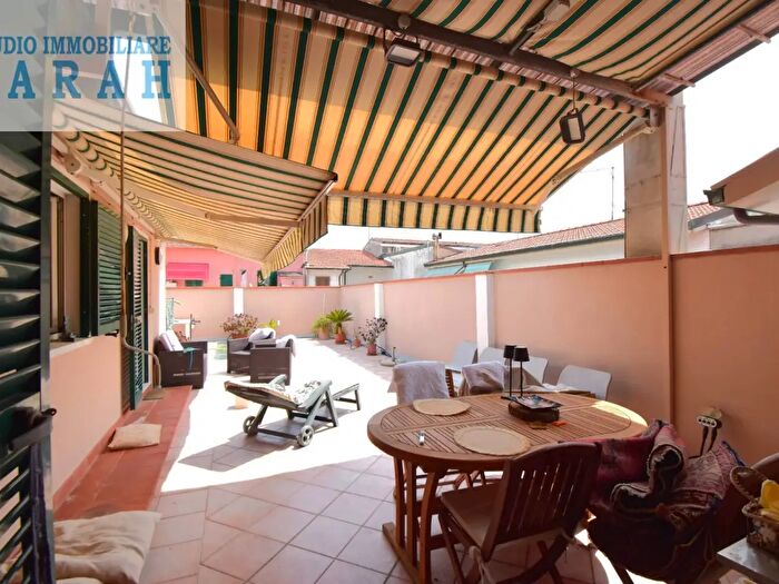 Casa con 6 locali in vendita in Via San Martino, Viareggio