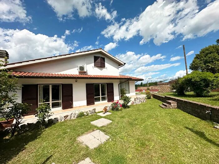 Casa con 8 locali in vendita in Via Falerina, Civita Castellana