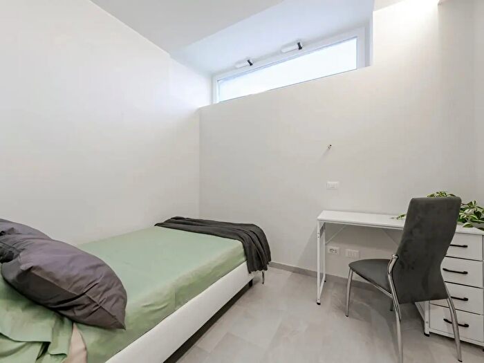 Appartamento trilocale in vendita in Via Ajaccio, Milano