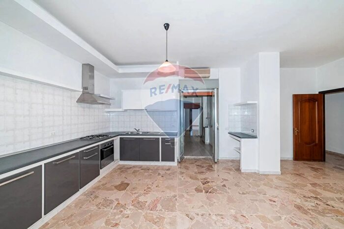 Appartamento con 7 locali in vendita in Via Pier Santi Mattarella, Belpasso