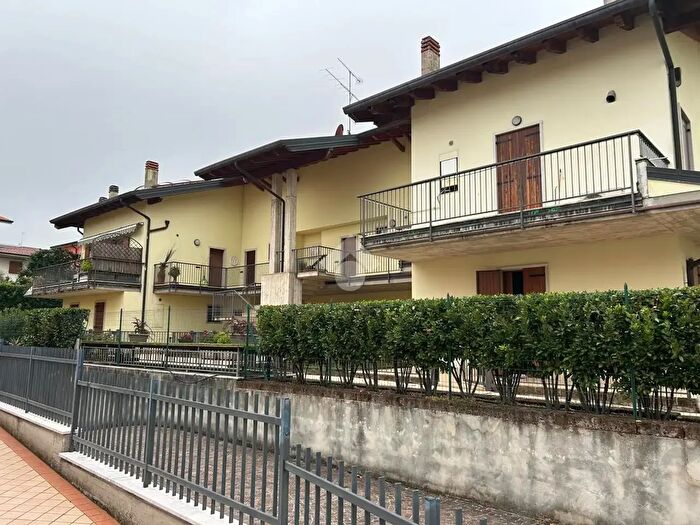 Appartamento trilocale in vendita in Via Milano, Peschiera Del Garda