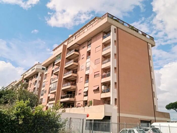 Appartamento trilocale in vendita in Via Londra, Ciampino