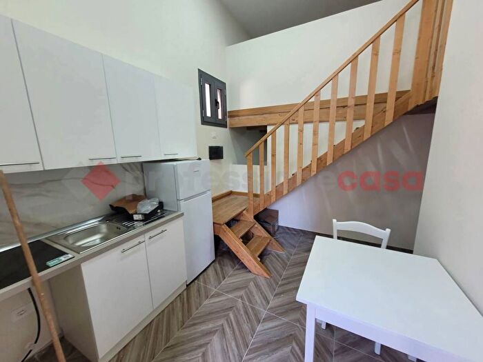 Appartamento trilocale in affitto in Via Bernardo Quaranta, Barra, Napoli