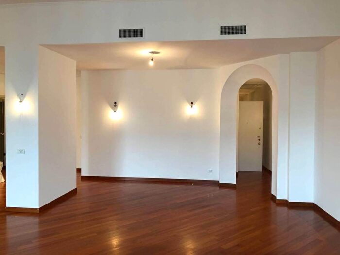 Appartamento con 5 locali in affitto in Viale Luigi Majno, Palestro, Milano