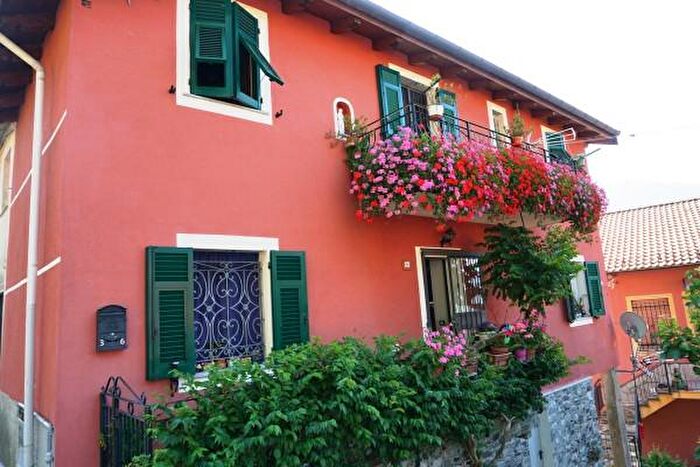 Casa trilocale in vendita in Via Giovanni Bombrini, Davagna