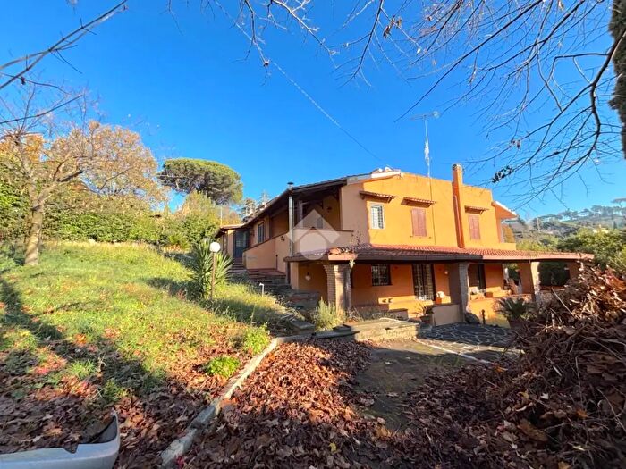 Casa con 7 locali in vendita in Via Appia Antica, Genzano Di Roma