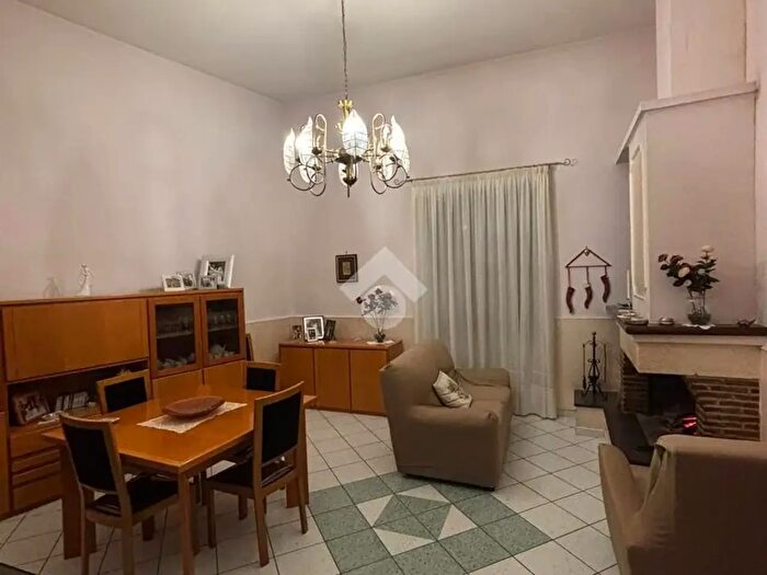 Appartamento con 5 locali in vendita in Via S Barbato, Cicciano