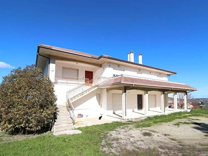 Casa con 7 locali in vendita in Via Canale, Bucchianico