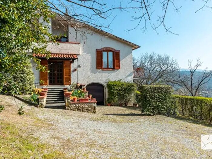 Casa con 6 locali in vendita in Via Bolognese, Pistoia