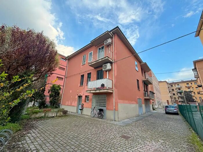 Appartamento con 5 locali in vendita in Via Ferri, Bologna