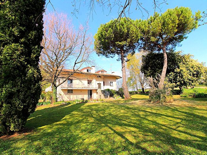 Casa con 6 locali in vendita in Via della Natività, Tricesimo