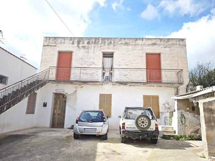Casa con 6 locali in vendita in Via Zara, Custonaci