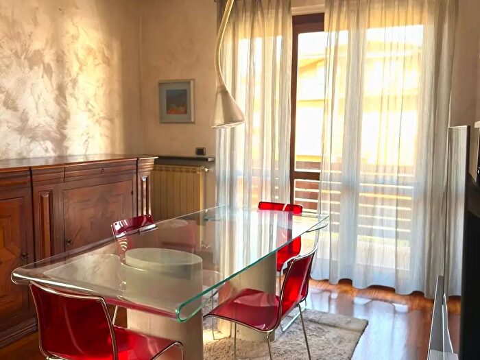 Appartamento trilocale in affitto in Via Roma, Paladina