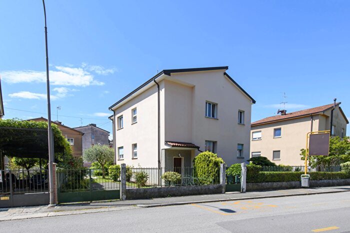 Appartamento con 6 locali in vendita in Gorizia Via Toscanini, Gorizia