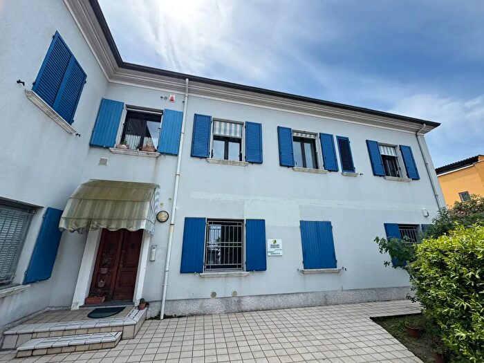 Appartamento con 6 locali in vendita in Via Melozzo da Forlì, Rimini