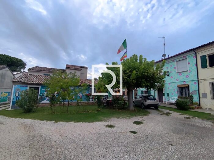 Casa trilocale in vendita in Via Superiore, Bagnacavallo