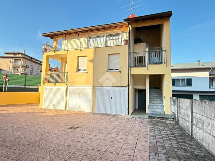 Appartamento trilocale in vendita in Via Ripesecche, Olgiate Molgora