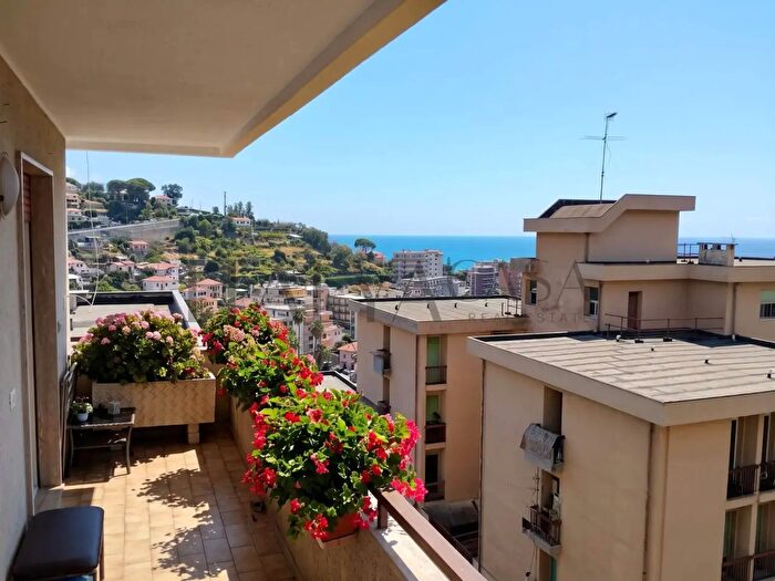 Appartamento quadrilocale in vendita in Via Lamarmora, Sanremo