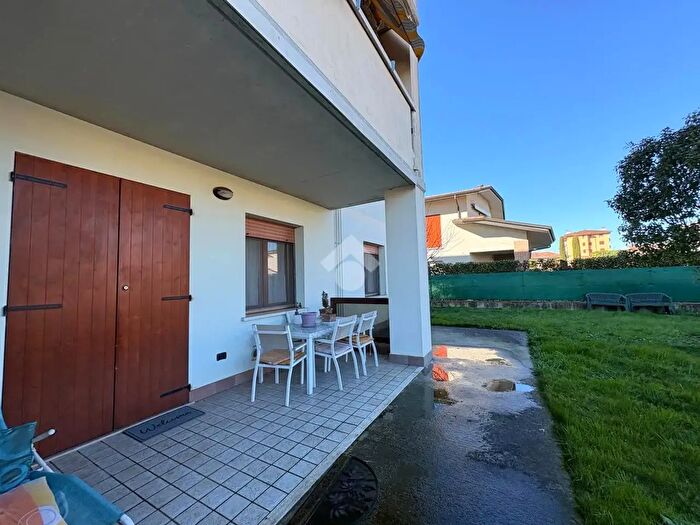 Appartamento quadrilocale in vendita in Via Tebe Mignoni, Suzzara