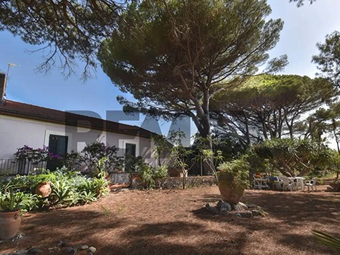 Casa con 8 locali in vendita in Via ScoglioContrada Gallo Snc, Messina