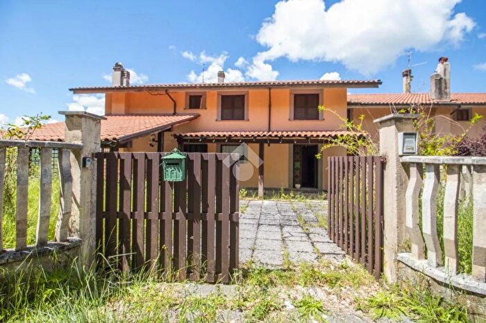 Casa con 9 locali in vendita in Località Casali Caprioli, Petrella Salto