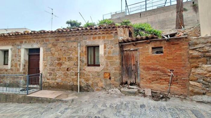 Casa bilocale in vendita in Via Passo Barone, Santo Stefano Di Camastra