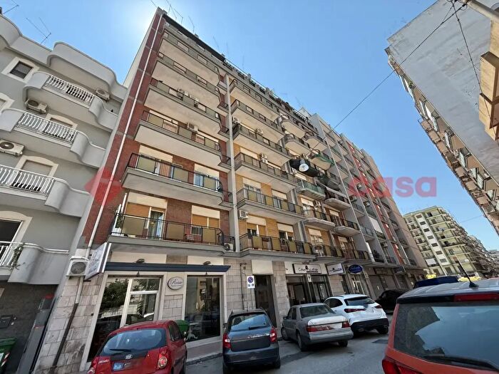 Appartamento trilocale in vendita in Via Puglia, Taranto
