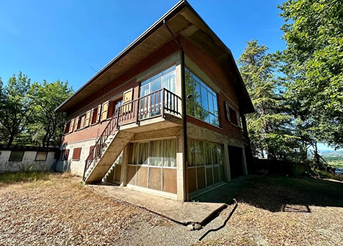 Casa con 8 locali in vendita in Via Vigna, Imola