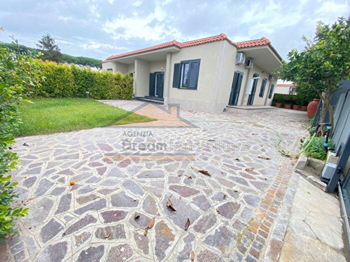 Casa quadrilocale in affitto in Via San Nullo, Licola Paese, Giugliano in Campania
