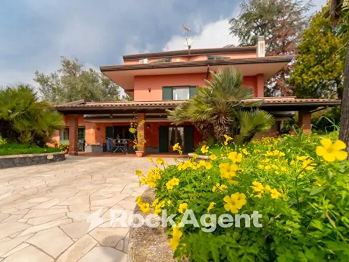 Casa con 6 locali in vendita in Via Pietro Maroncelli, Trecastagni