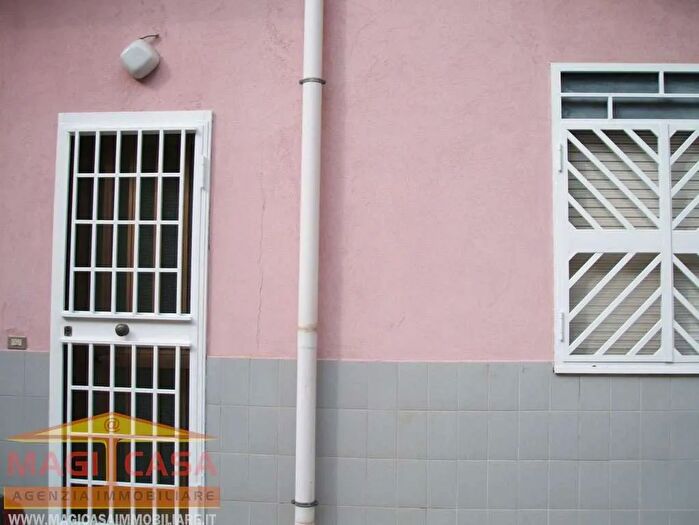 Appartamento trilocale in vendita in Piazza Sant Antonio Abate, Camporotondo Etneo